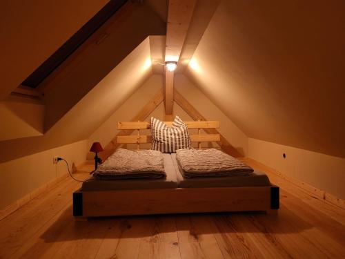 a bedroom with a bed in the attic at Alte Schmiede in Schwielochsee