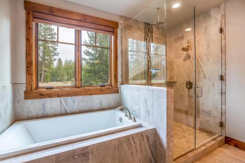 a bathroom with a tub and a shower at Twin Links in Cle Elum