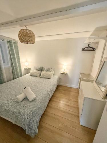 a bedroom with a bed with two towels on it at Le Spa des Laurières in Bagnères-de-Bigorre