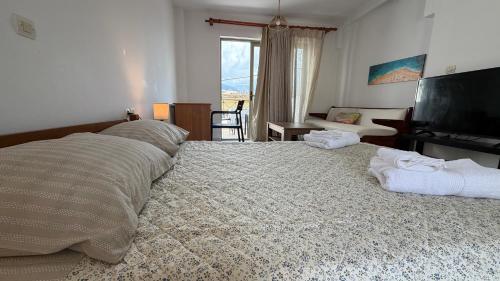 Tilde by the square, apt Argostoli