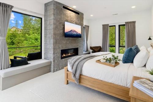 a bedroom with a fireplace and a large bed at Humble House in Cle Elum