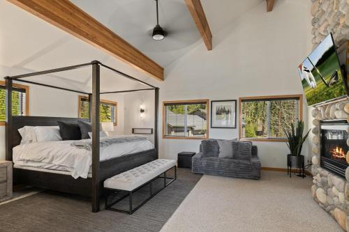 a bedroom with a bed and a tv and a couch at Skyline in Roslyn