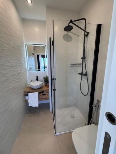 a bathroom with a shower and a sink at MINA MAR 1ª línea playa ADULTS ONLY in Vinarós