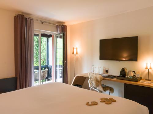 Relais et Châteaux Le Chambard — Bedroom