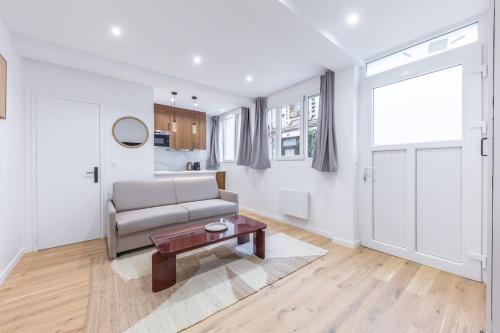 Stylish 4 stars Apartment near Montmartre & Metro