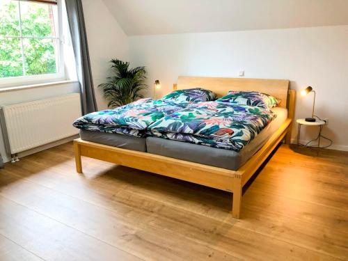 a bedroom with a bed in a room at Ferienhaus Emilius in Butjadingen