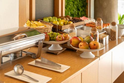 The Hub Urban Hotel — Buffet breakfast