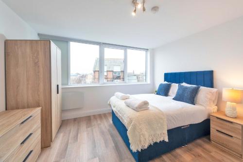 a bedroom with a large bed and a window at Bright 2BR Apartment at Trinity Point in Gravesend