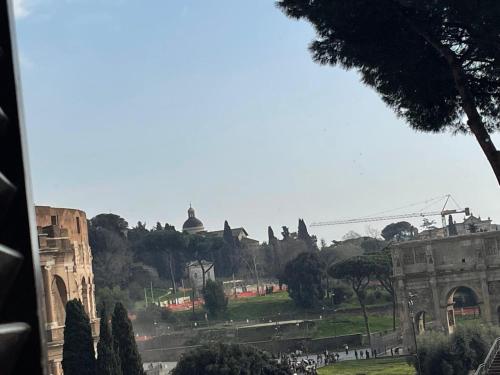 Vista Colosseo con 3 camere, 3 bagni a 100m dalla metro Colosseo