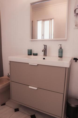 a bathroom with a sink and a mirror at Las Chavitas Rural Apartamentos turísticos in Alburquerque