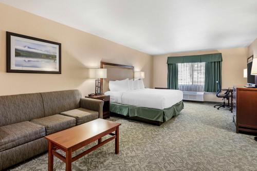 a hotel room with a bed and a couch at Best Western Plus Eagle Vail Airport in Eagle