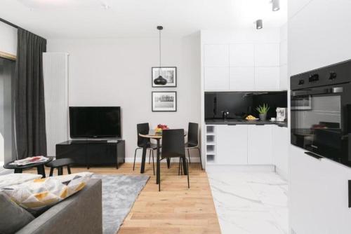 Urban Apartaments - Great Location - City Center - Mennica 41