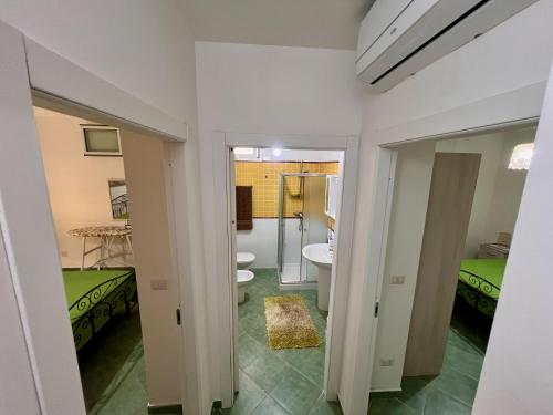 a bathroom with two sinks and a toilet in a room at Villetta Capilungo by Paf in tour in Capilungo
