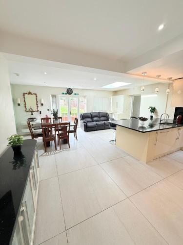 a living room with a kitchen and a dining room at 10 Minutes to Wembley Stadium Guest Rooms in London