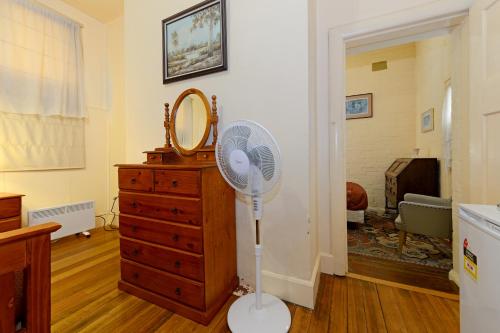 Gallery image of Edinburgh Gallery Bed & Breakfast in Hobart