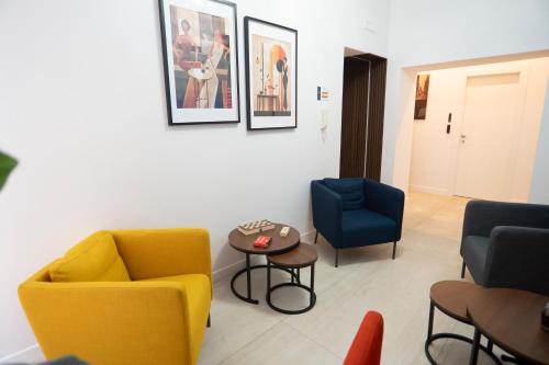 a living room with two chairs and a table at Four Points Suites in Naples