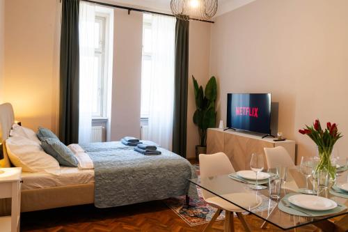 Large Comfortable Apartment I 15 Minutes to City Center