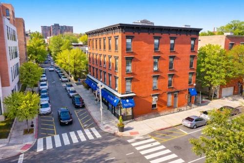an aerial view of a brick building in a city at Hoboken Studio 15 Min from Manhattan in Hoboken