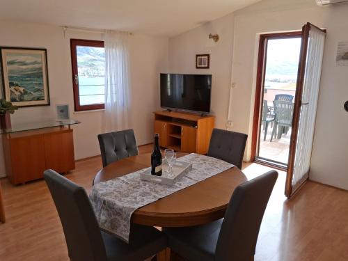 Apartments with parking space Pag - 25319