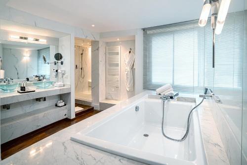 a large white bathroom with a tub and two sinks at BAB HOTEL Marrakech, Boutique Hôtel & SPA in Marrakesh