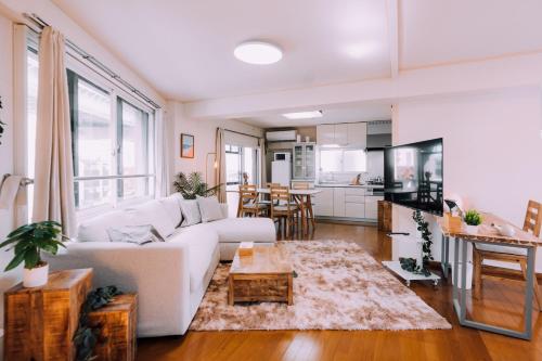Spacious Hakata Apartment Walk to Hakata Station
