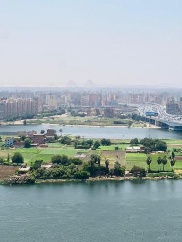 شقة مفروشة فندقية جانح مميزة في هيلتون النيل المعادي البرج السكني