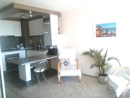 a kitchen with a desk and a chair in a room at Pacific Blue in Concón