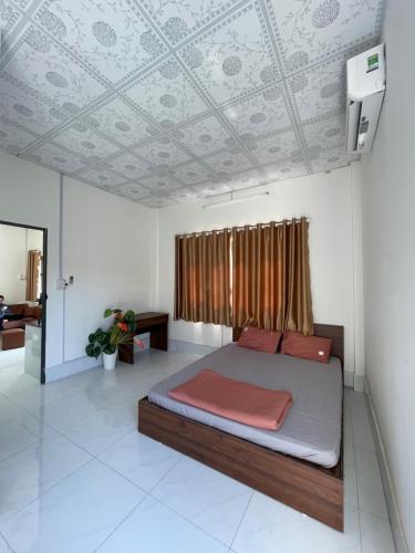 a bedroom with a bed and a coffered ceiling at Town Homestay in Thôn Sơn Hải