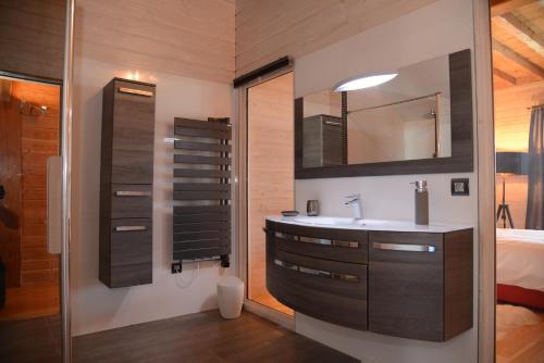 a bathroom with a sink and a mirror at Domaine du Mont Monnet - Chambre d'hôtes & Gîte in Longes