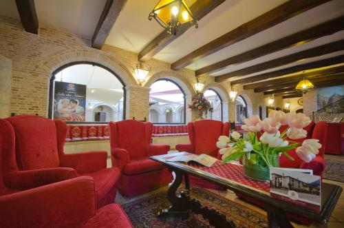 Majoituspaikan Le Gole Ristorante & Resort baari tai lounge-tila