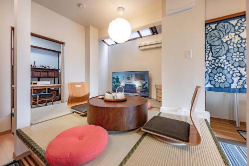 Traditional and spacious Machiya in serene North Kyoto, steps to Kamo River 喜舎 鴨川