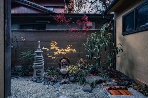 Traditional and spacious Machiya in serene North Kyoto, steps to Kamo River 喜舎 鴨川