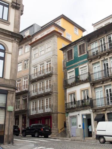 a row of buildings on a city street at Belomont6 Apartments in Porto