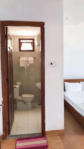 a bathroom with a shower and a toilet in a room at Motel Minh Thảo in Danang