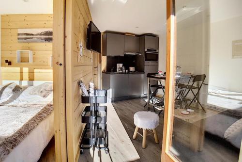 Résidence Boedette D - Appartement rénové · Départ et retour skis aux pieds · Balcon MAE-6874