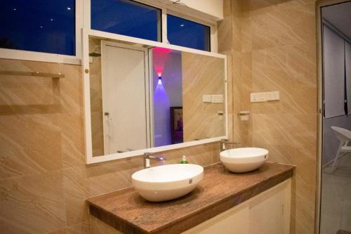 a bathroom with a sink and a mirror at The Cliff Kandy in Gonawatta