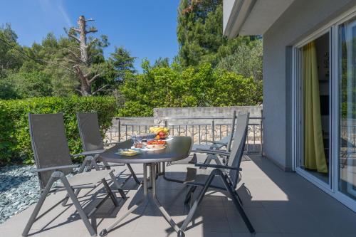 Sea & Stone Apartment No 1 in Starigrad