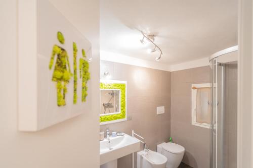 a bathroom with a toilet and a sink at La Casa di Pietro in Blevio