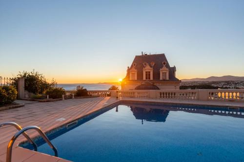 Apartment with large terrace & sea view over Nice