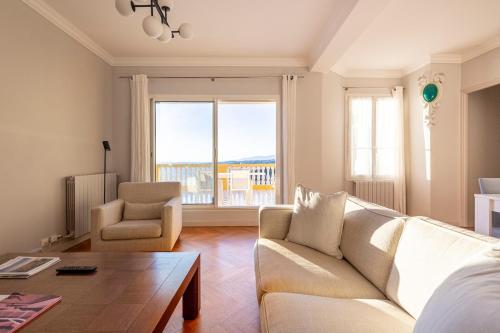 Apartment with large terrace & sea view over Nice