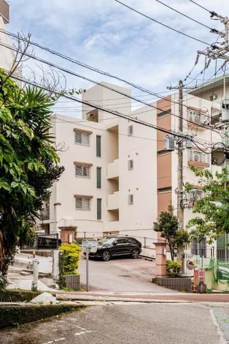 5 min walk to Kokusai St Artsy room with 2 beds