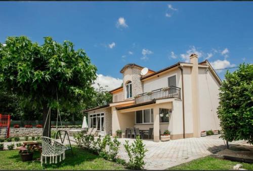 Villa Imota Retreat in Imotski, private pool, cageball