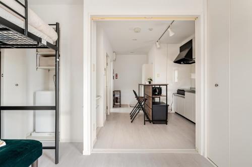 5 min walk to Kokusai St Artsy room with 2 beds
