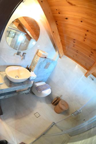 an overhead view of a bathroom with a sink and a mirror at Studio Gio in Zakynthos City in Zakynthos