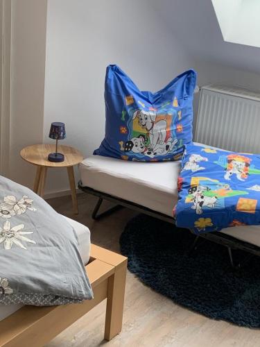 a room with a bed with a pillow on a couch at Ferienwohnung Leonardo in Badem