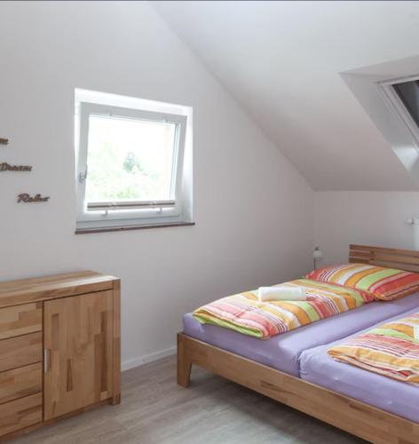 a bedroom with a bed and a window at Ferienwohnung Leppert in Schwanau