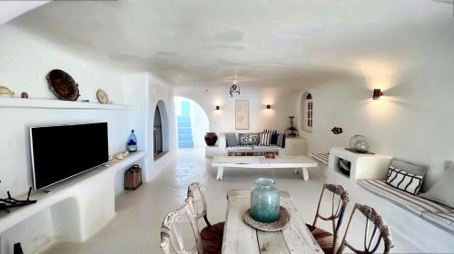 Guesthome in Fira w pool for 8guests