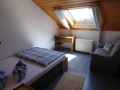 a small room with a bed and a desk at Haus Panorama in Massenbachhausen