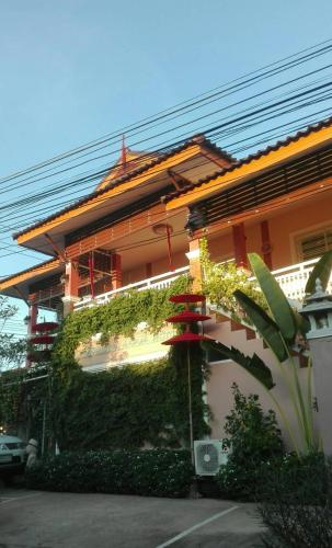 a building with ivy on the side of it at Lampang Lanna Home in Lampang