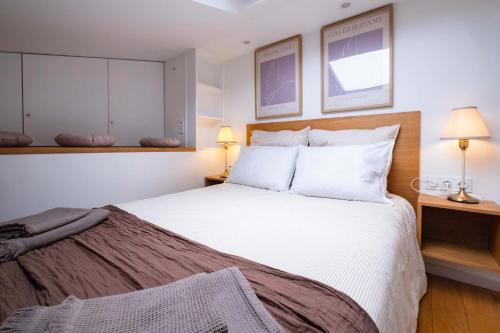 Top Floor Parisian Gem Views & Balcony